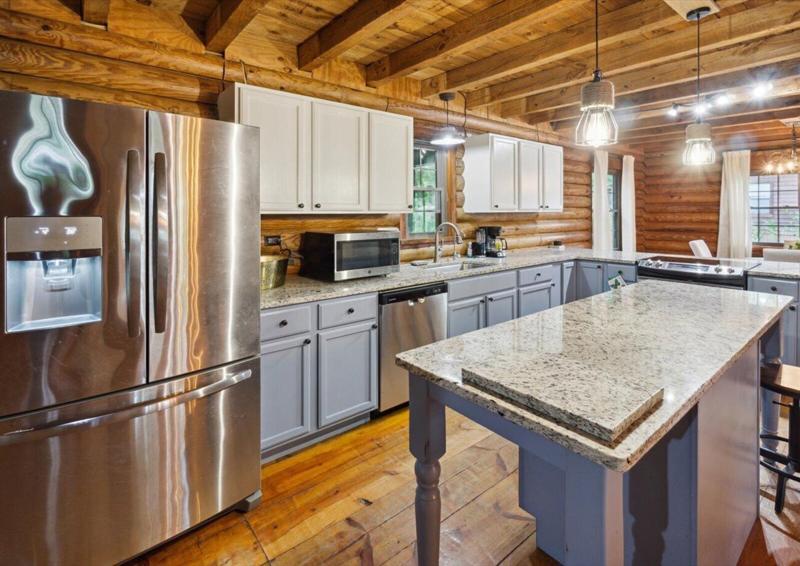 Full kitchen at GA Gem
